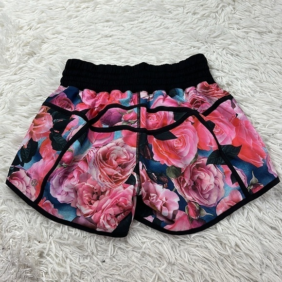 Lululemon Tracker Short II Secret Garden / Black - Picture 3 of 4